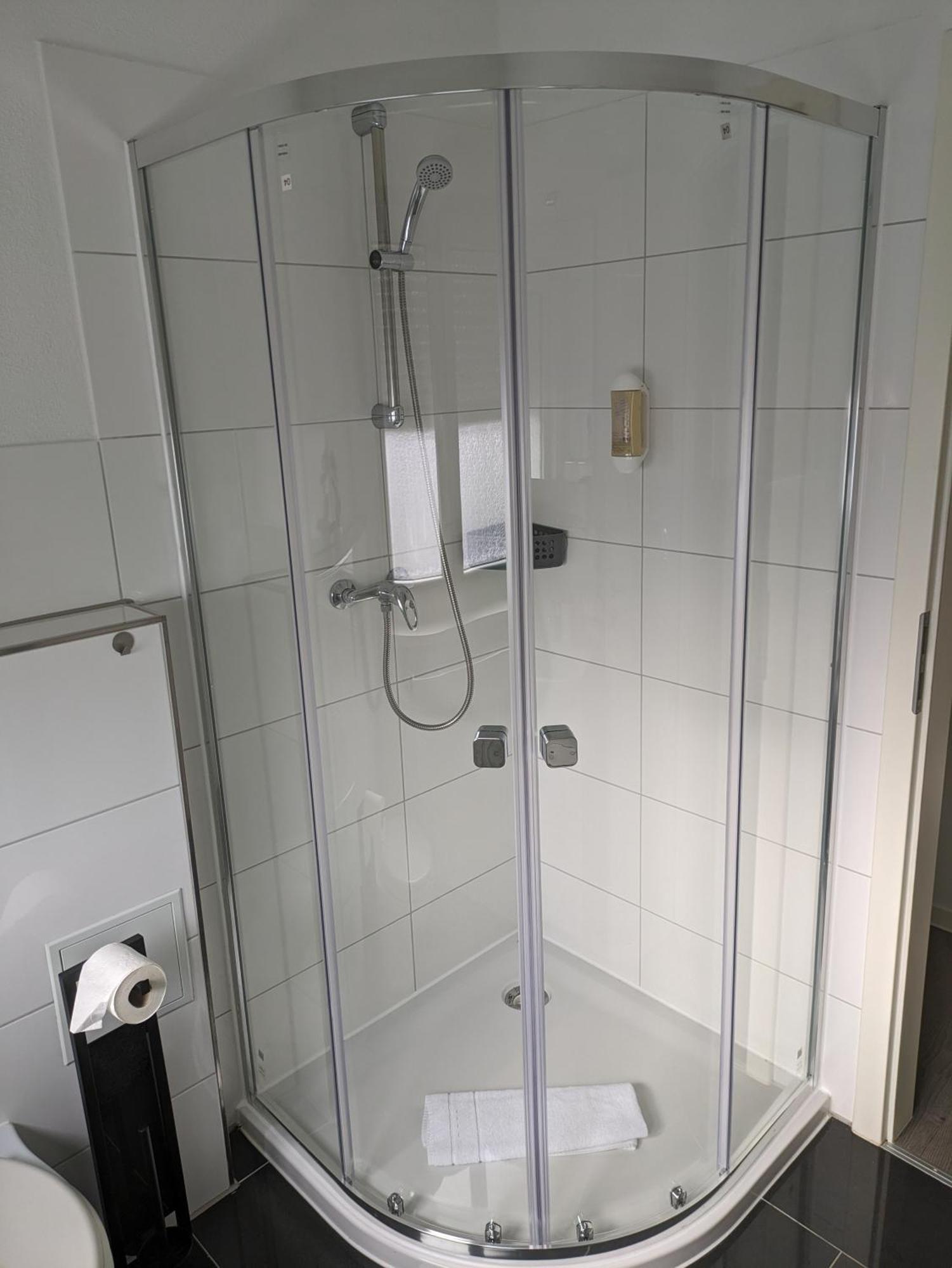 Hotel Ari Kaiserslautern Ngoại thất bức ảnh