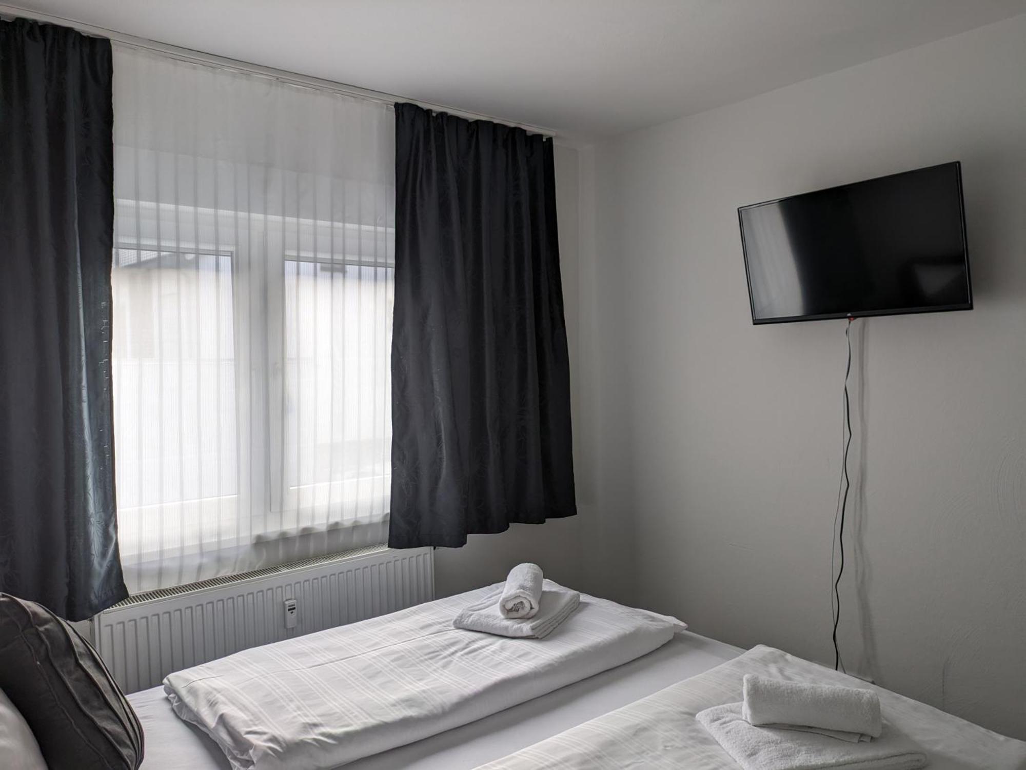 Hotel Ari Kaiserslautern Ngoại thất bức ảnh