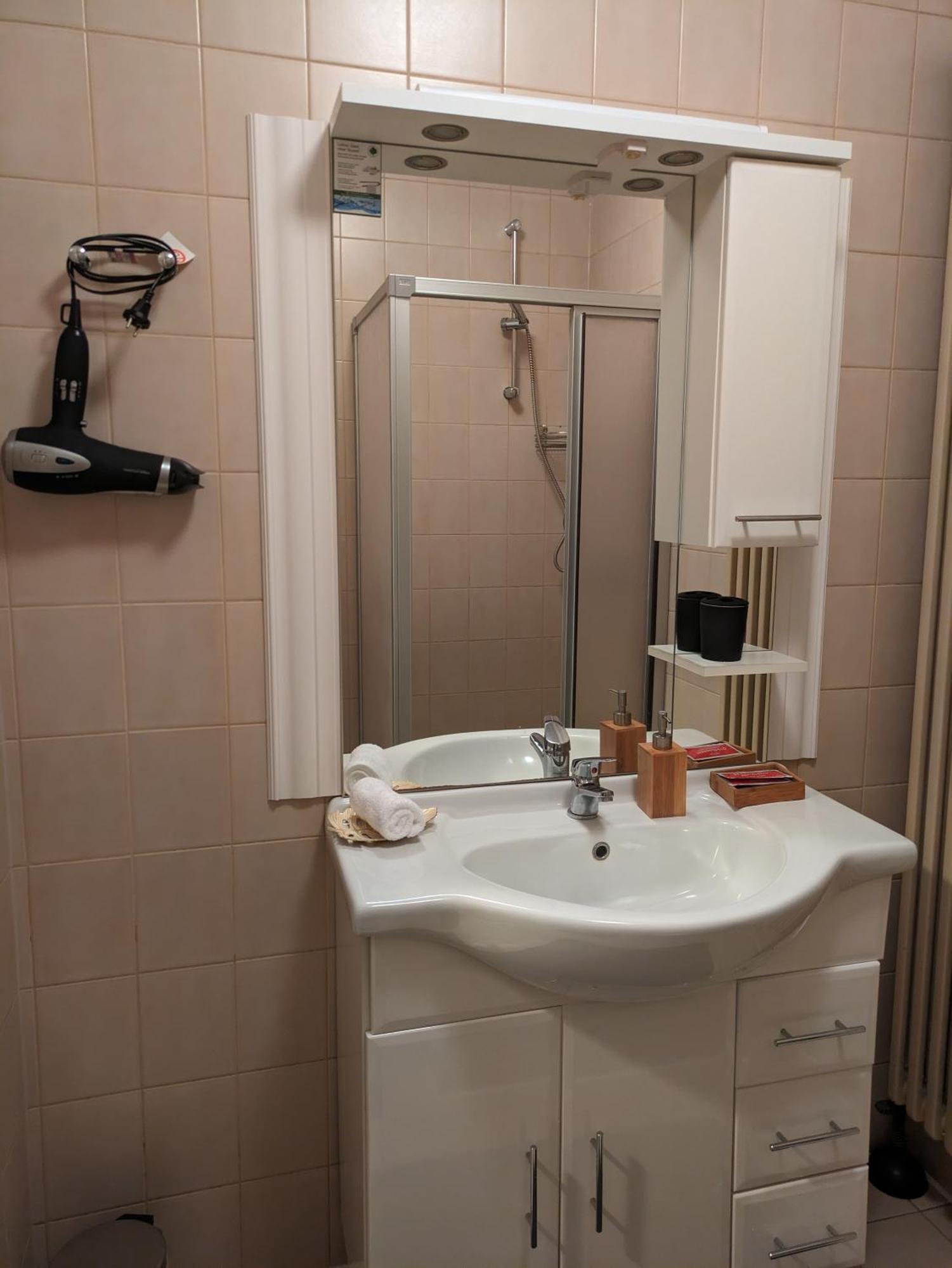 Hotel Ari Kaiserslautern Ngoại thất bức ảnh