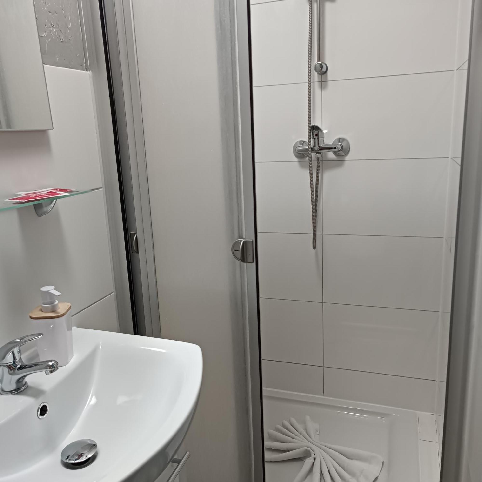Hotel Ari Kaiserslautern Ngoại thất bức ảnh