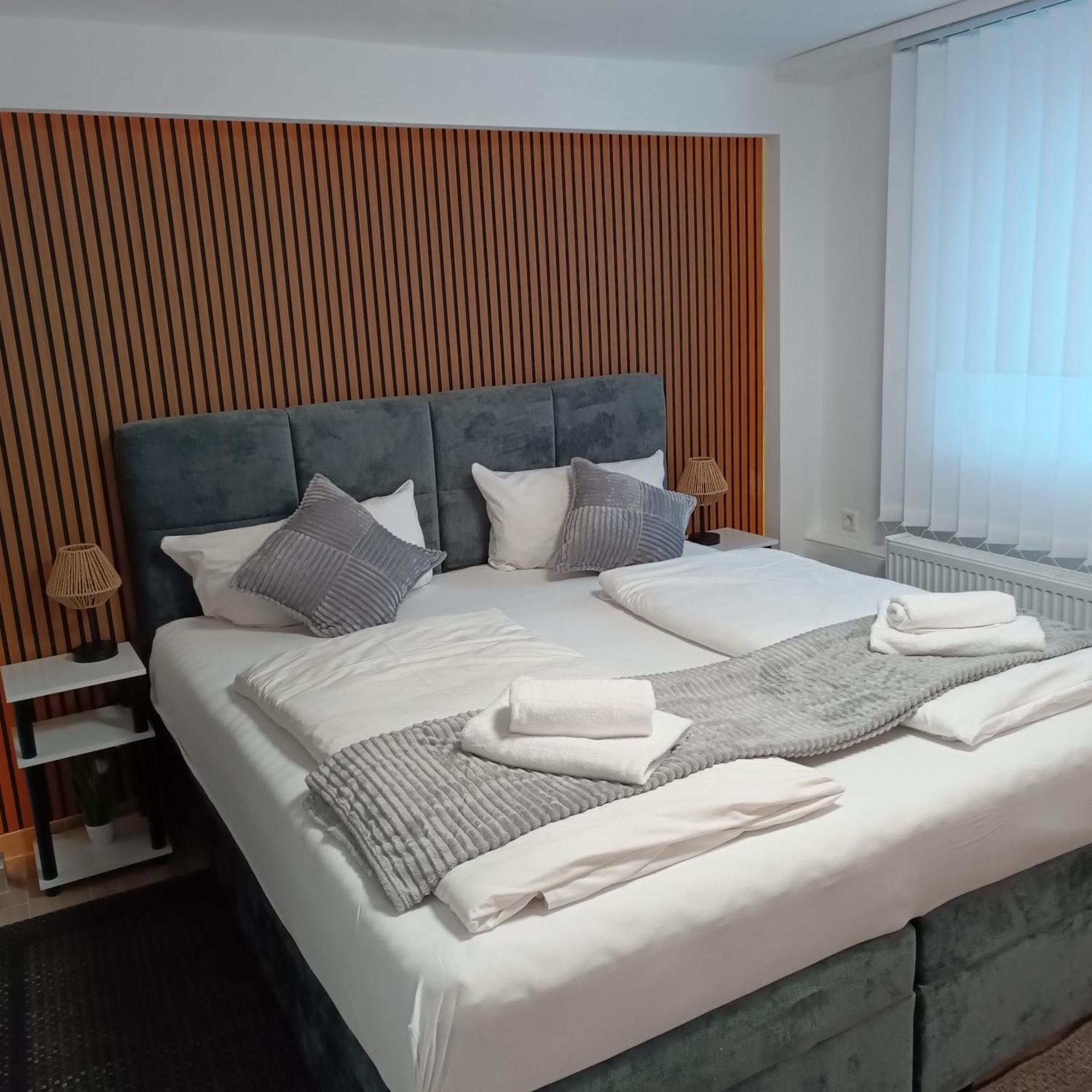 Hotel Ari Kaiserslautern Ngoại thất bức ảnh