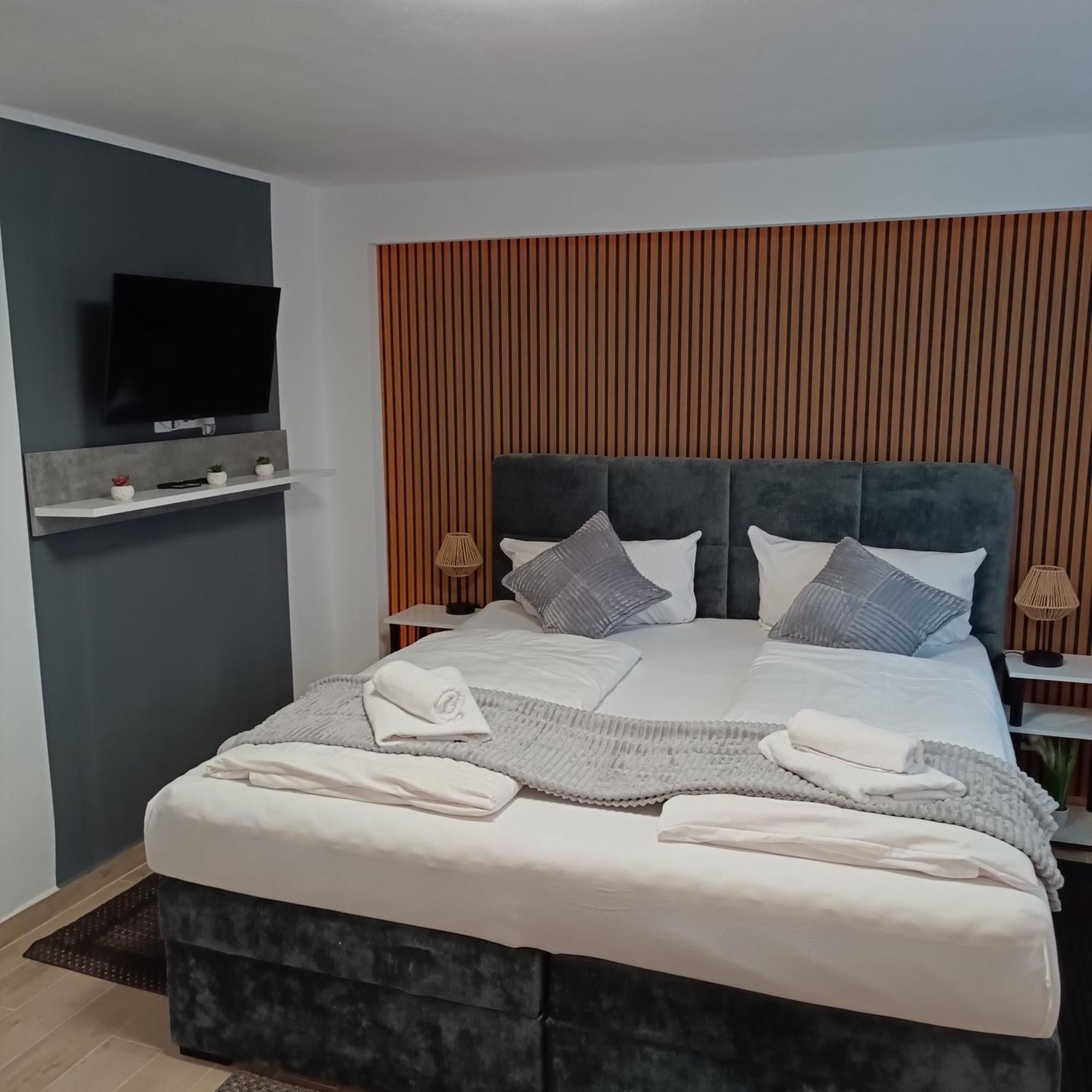 Hotel Ari Kaiserslautern Ngoại thất bức ảnh